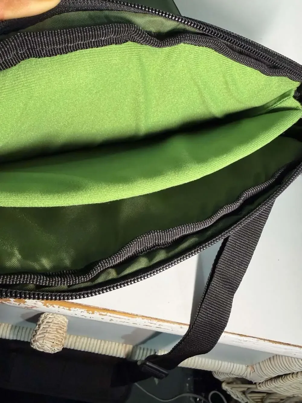 Targus Spruce Mini Messenger Tablet and Netbook Bag
